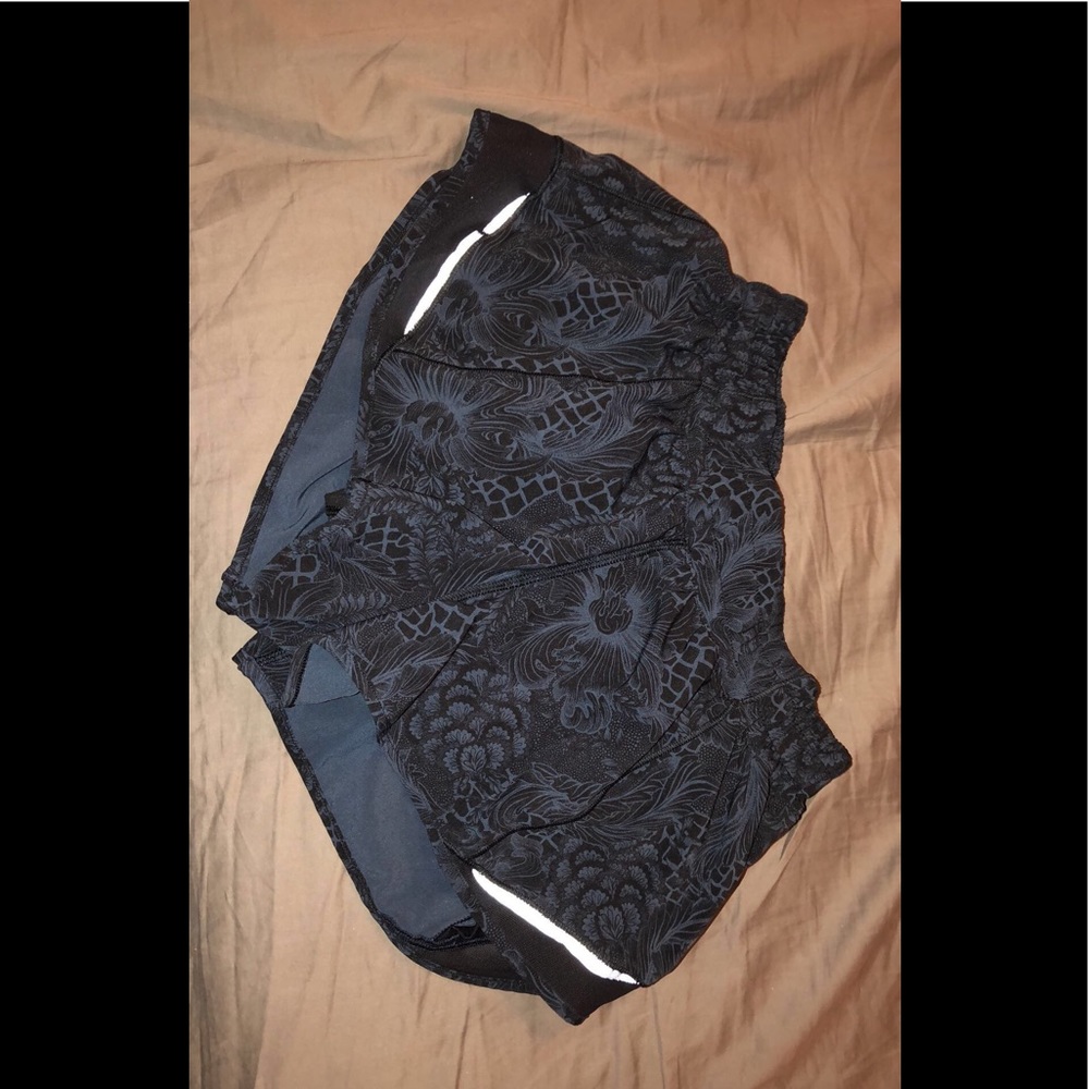 Lululemon Athletica Hotty Hot Short size 6